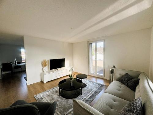 Luterbach Apartment | 3-Zimmer-Apartment mit Terrasse, 5 Min zu Bahn & Shops