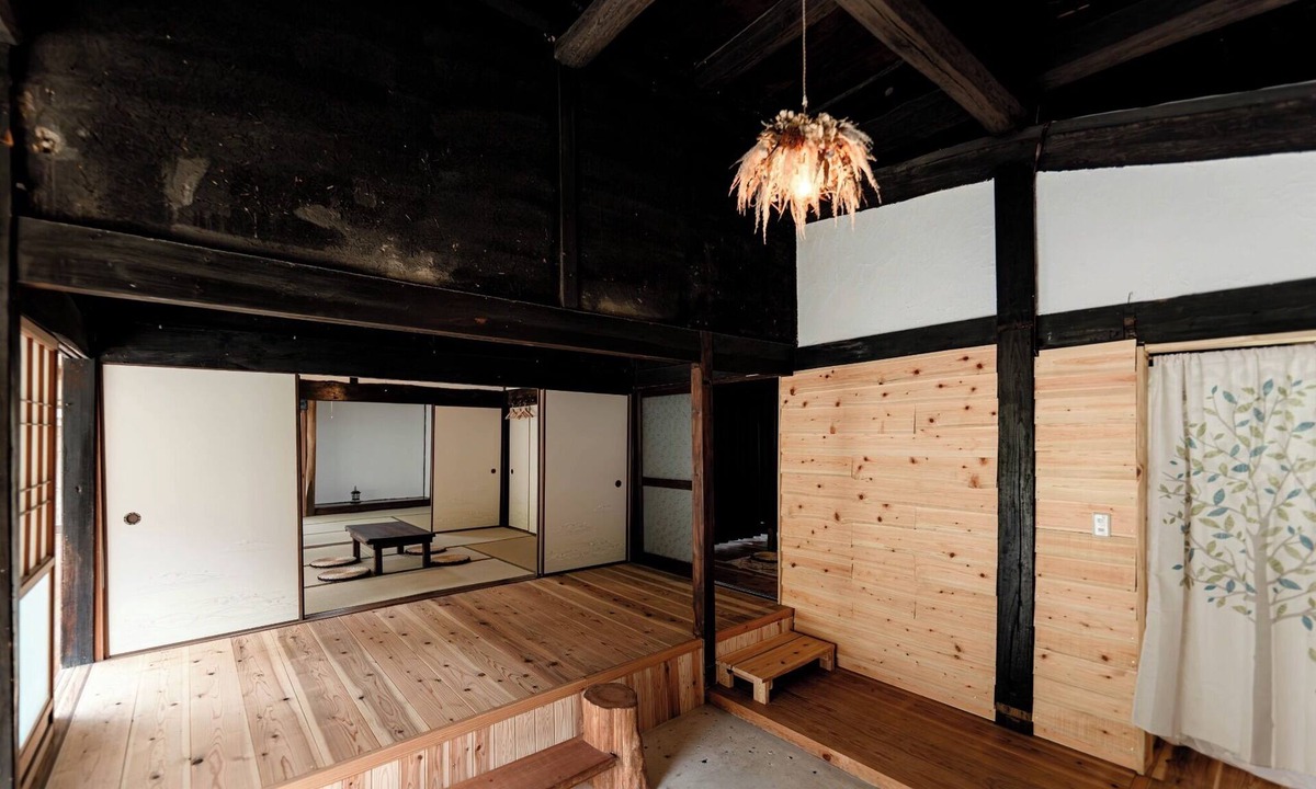 Mihara House | A renovated room that takes advantage of the goodn/Mihara Hiroshima