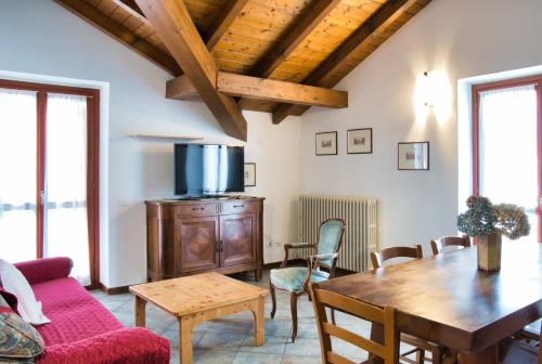 Maggio Apartment | Achillea - trilocale in verde con vista montagne