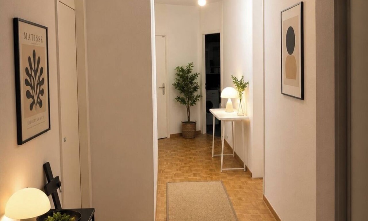 Les Acacias Apartment | Affordable large private room in an apartment, suitable for couples