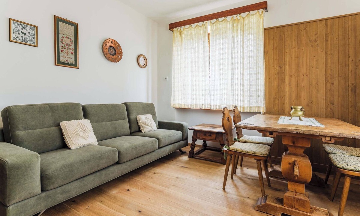Cortina d'Ampezzo Apartment | Alessandra Apartment - Spacious and bright ground-floor apartment near pedestrian-cycleway