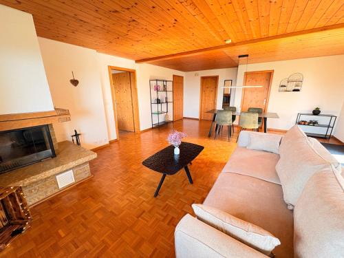 Aeschi bei Spiez Apartment | Alpine Chalet Apartment - Terrace & Mountain View