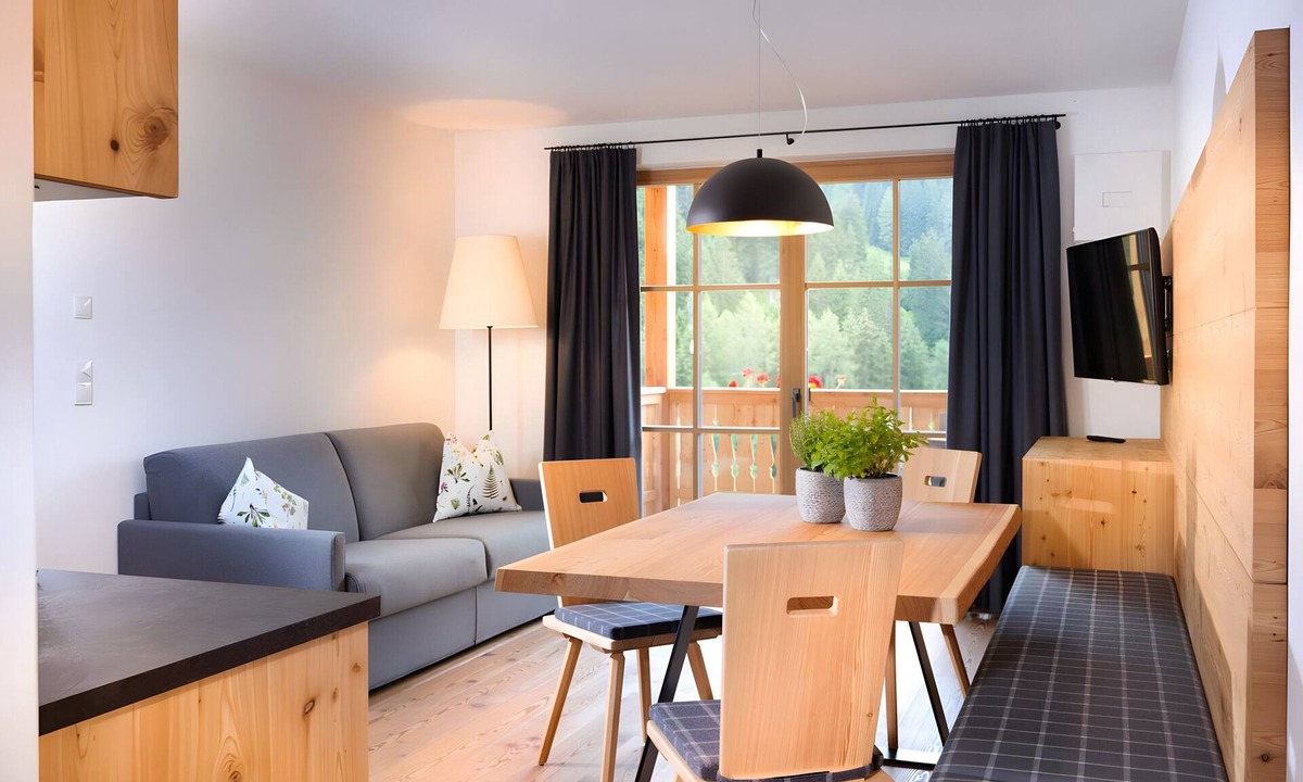 Valle San Silvestro Apartment | Apartment 'Altmessnerhof Wiesenklee' with Mountain View, Shared Terrace and Wi-Fi