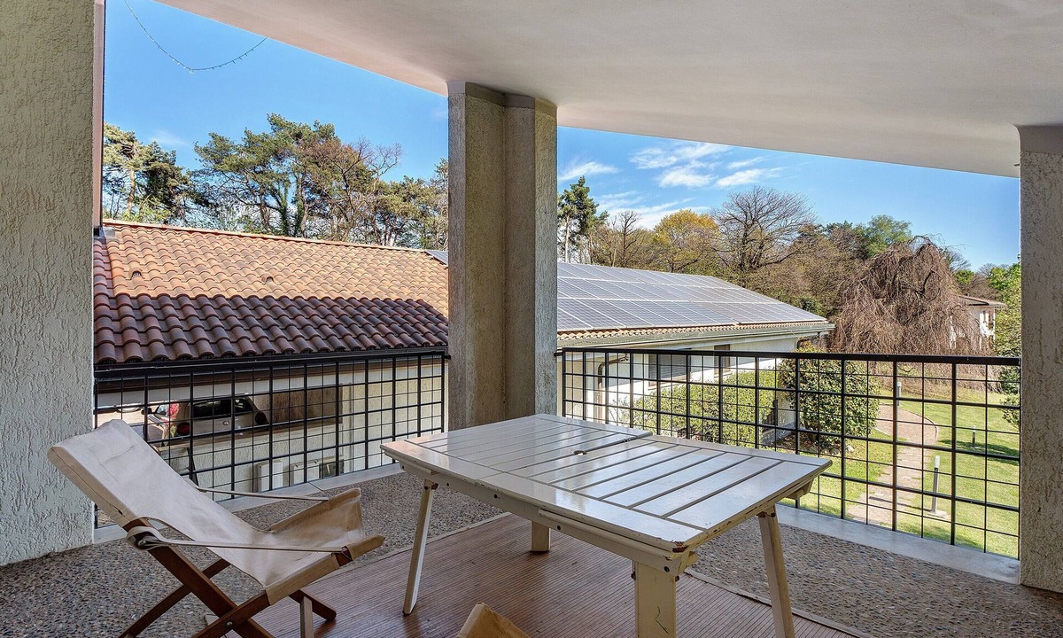 Induno Olona Apartment | Apartment "Azalea" with Mountain View, Shared Pool and Wi-Fi