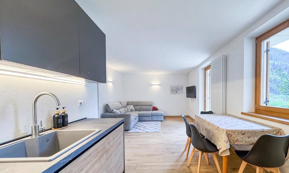 Vermiglio Apartment | Apartment 'Cà Vermigliana' with Lake View, Private Terrace and Wi-Fi
