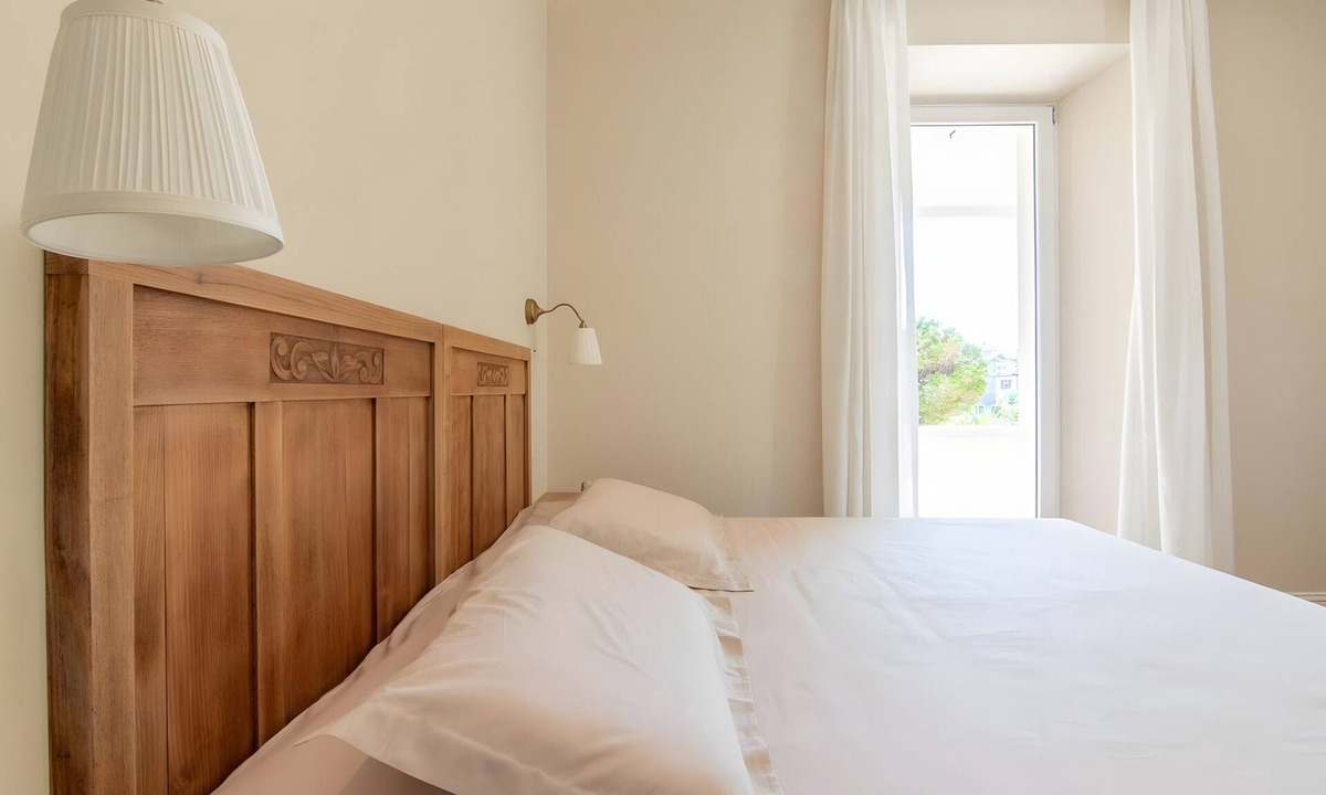 Domaso Bed & Breakfast | Apartment 'Camera Matrimoniale Vista Giardino' with Mountain View, Pool and Wi-Fi