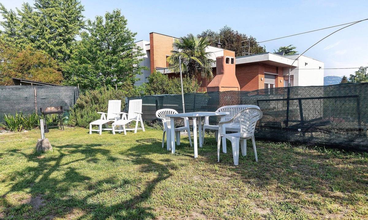 Laveno Apartment | Apartment 'Casa Arianna' with Mountain View, Private Garden and Wi-Fi