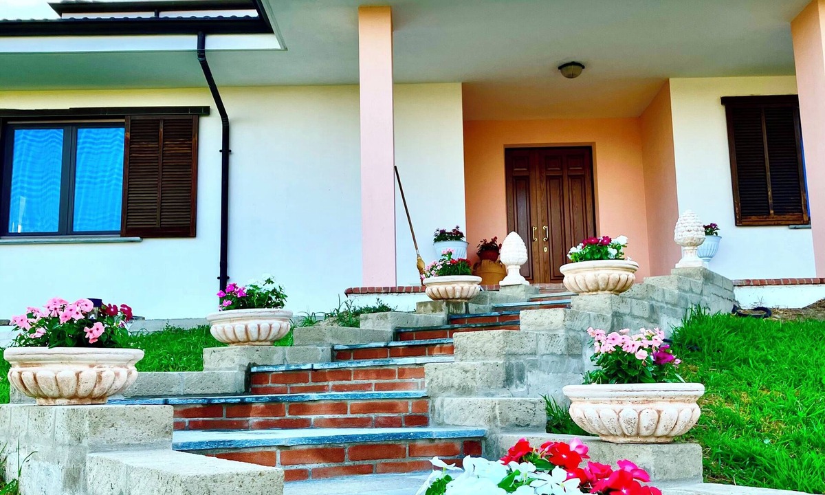 Santa Vittoria d'Alba Apartment | Apartment in Villa with garden and private parking (Langhe Roero)