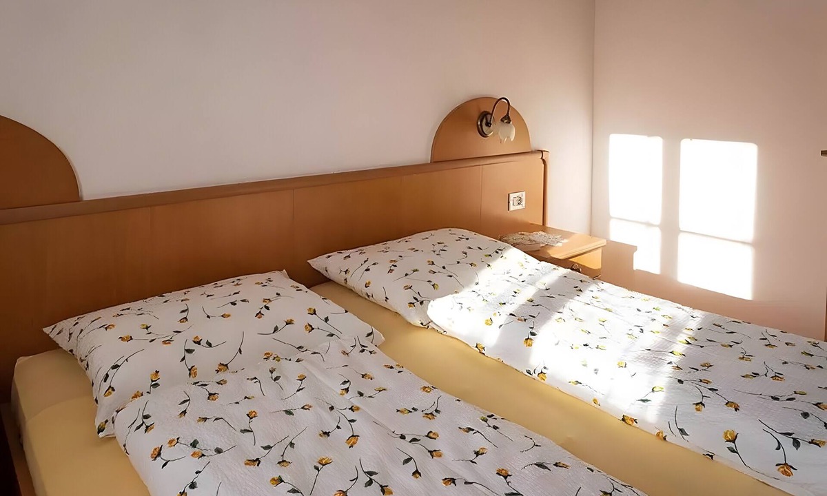 Schenna Apartment | Apartment 'Lechnerhof Appartement Arnika' with Mountain View, Shared Terrace and Wi-Fi
