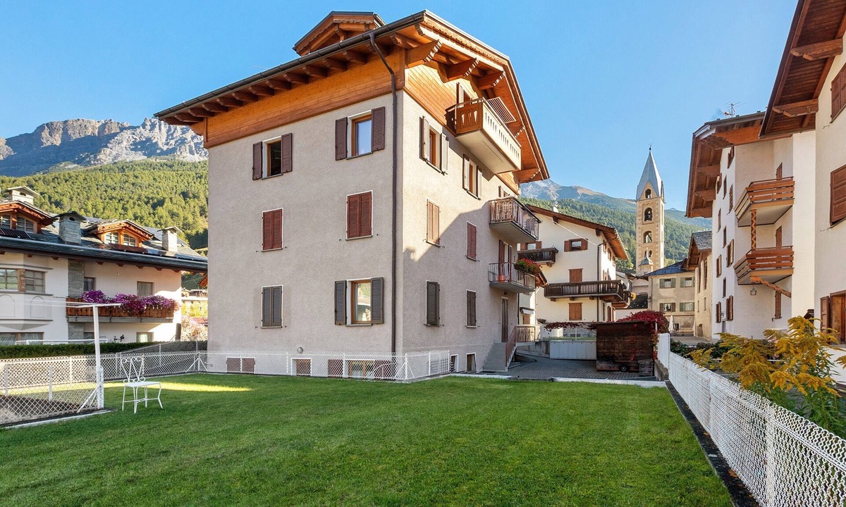 Bormio Apartment | Apartment 'Mansarda Combo' with Mountain View, Balcony and Wi-Fi