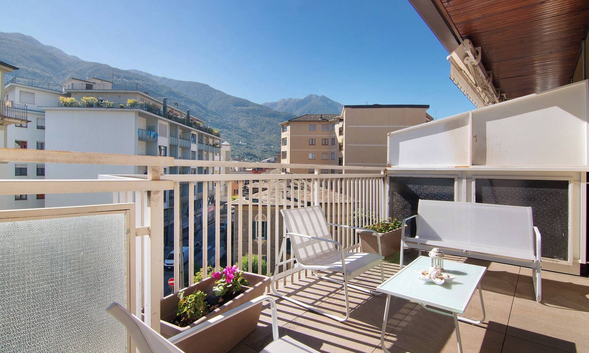 Valtellina Apartment | Apartment 'Mary House' with Mountain View, Private Terrace and Wi-Fi