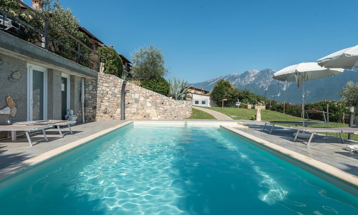Gardola Apartment | Apartment "Nonna Fina" with Lake & Mountain View, Shared Pool & Wi-Fi