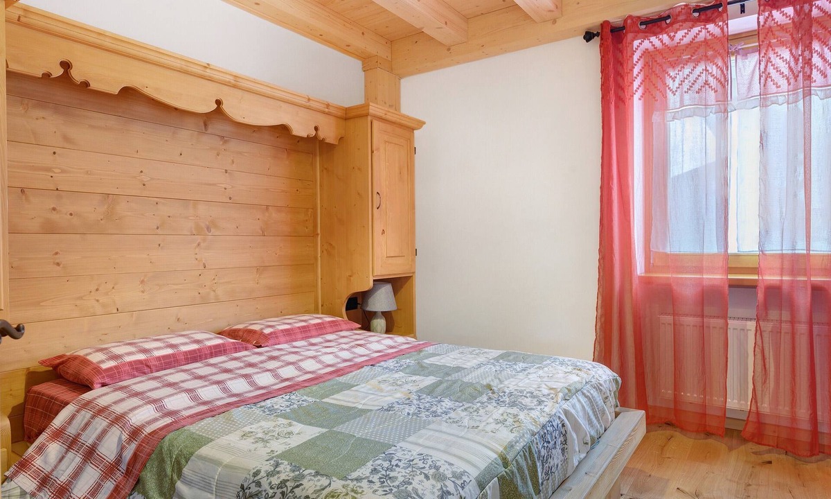 Romeno Apartment | Apartment 'Piano Terra 2' with Mountain View, Private Terrace and Wi-Fi