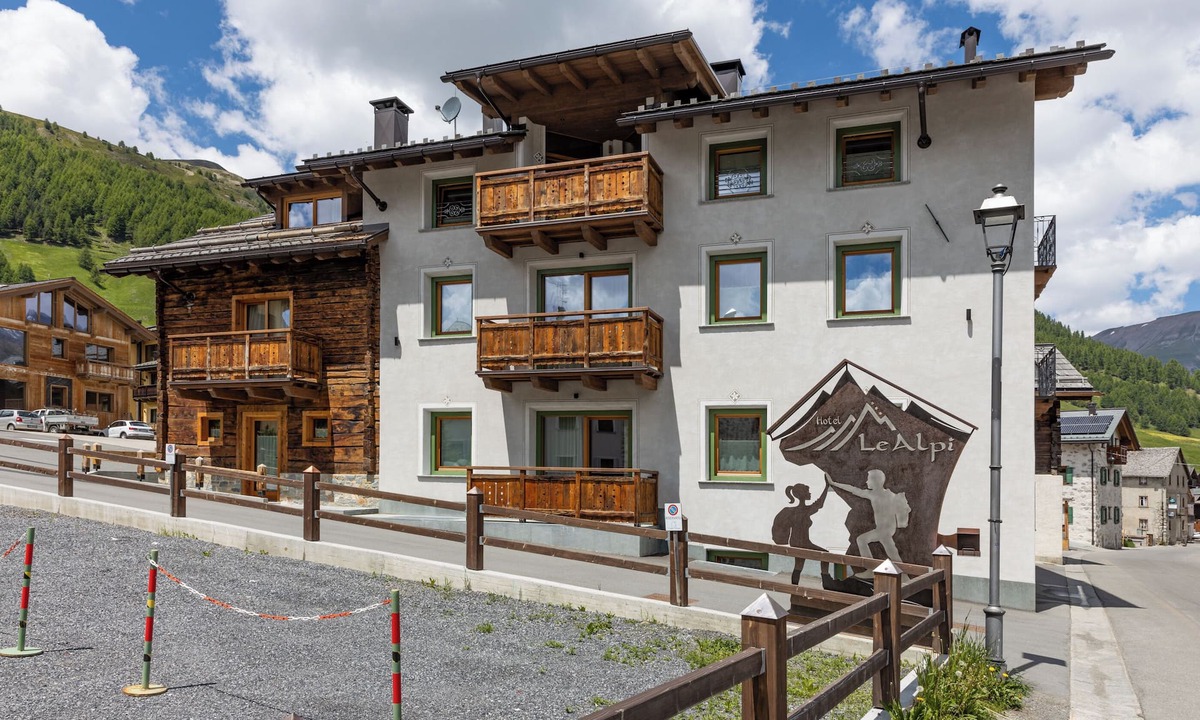 San Rocco Apartment | Apartment 'Rock Mountain Planet Suite House' with Mountain View, Wi-Fi & Balcony