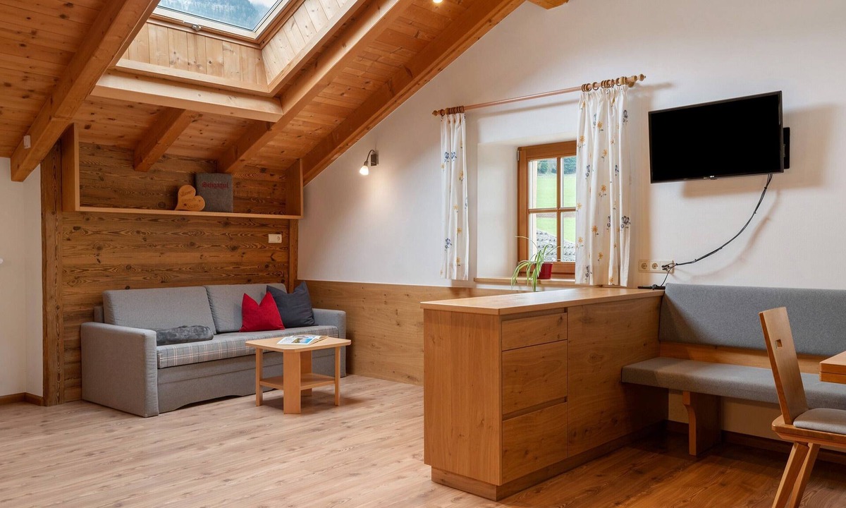 Castelrotto Apartment | Apartment 'Schgagul Puflatsch' with Mountain View, Shared Garden and Wi-Fi