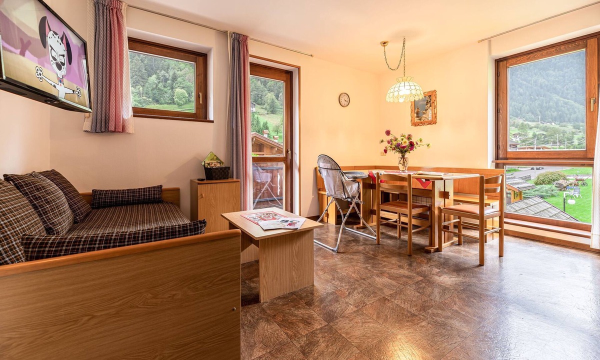 Pracorno Apartment | Apartment 'Trilocale 8' with Shared Garden, Balcony and Wi-Fi