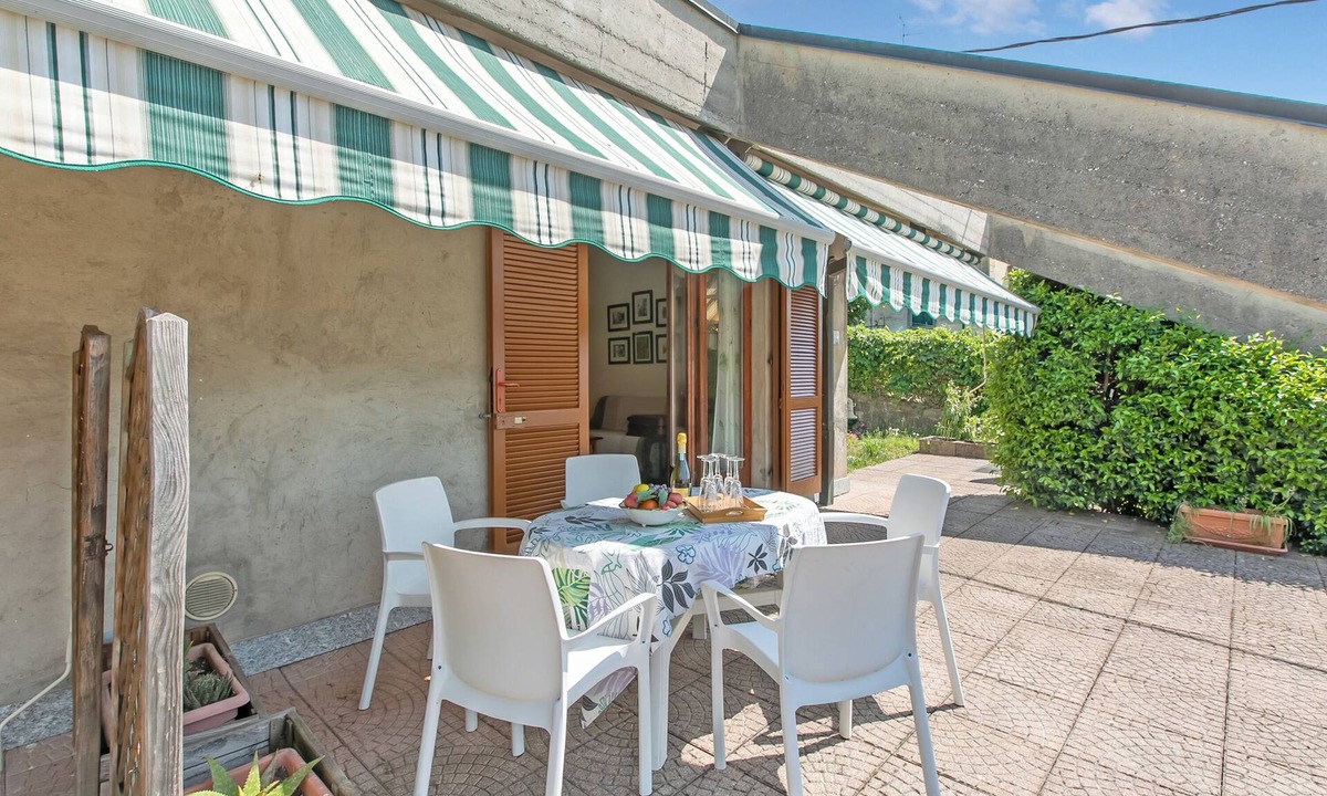 Laveno House | Appartamento Alessandra: Terrace and Lake View, Laveno Mombello, Italy