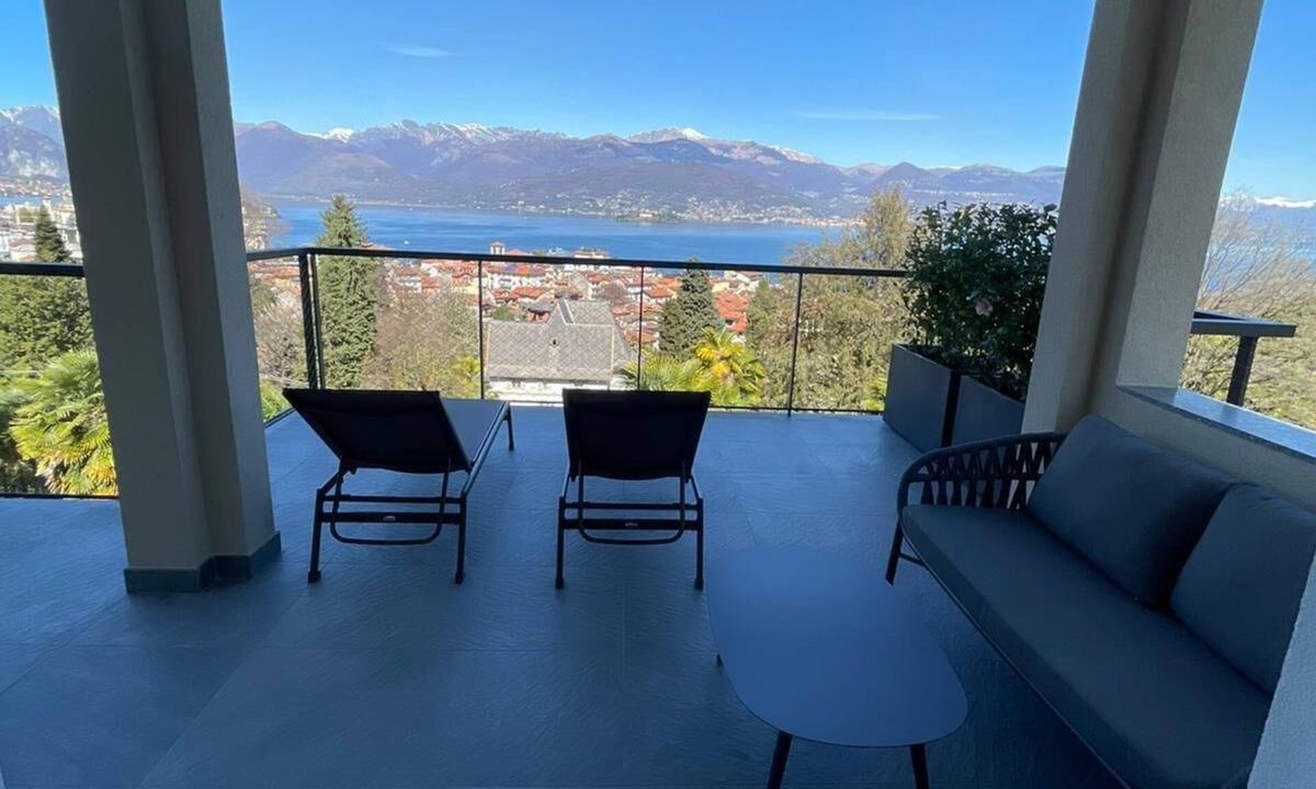 Stresa Apartment | Apt nr centre of Stresa ,balcony, WiFi, air/con and wonderful view over the lake
