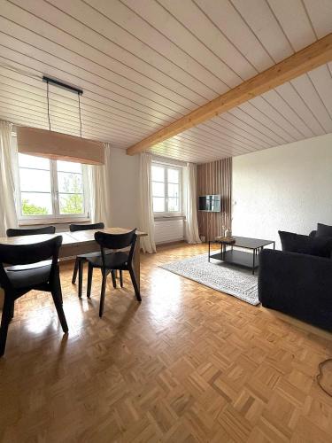 Bolligen Apartment | Bauernhaus mit Traumblick über Bern