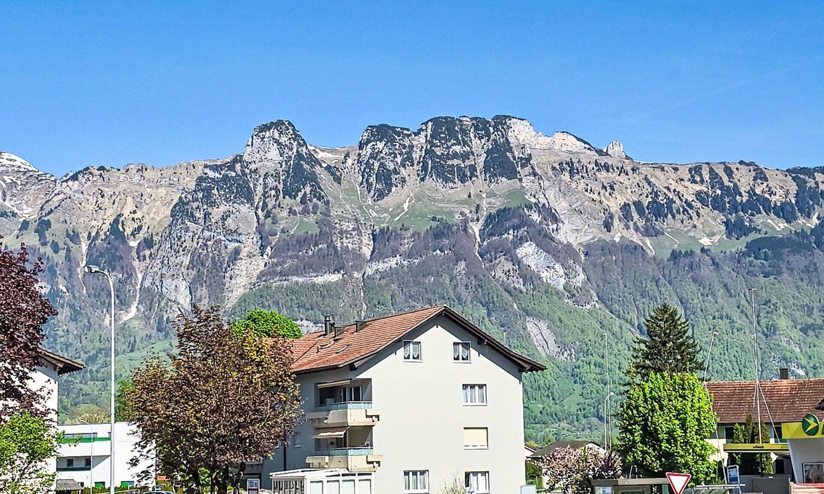 Haag Apartment | Beautiful apartment for 4 people with WIFI, TV, balcony, pets allowed and panoramic view