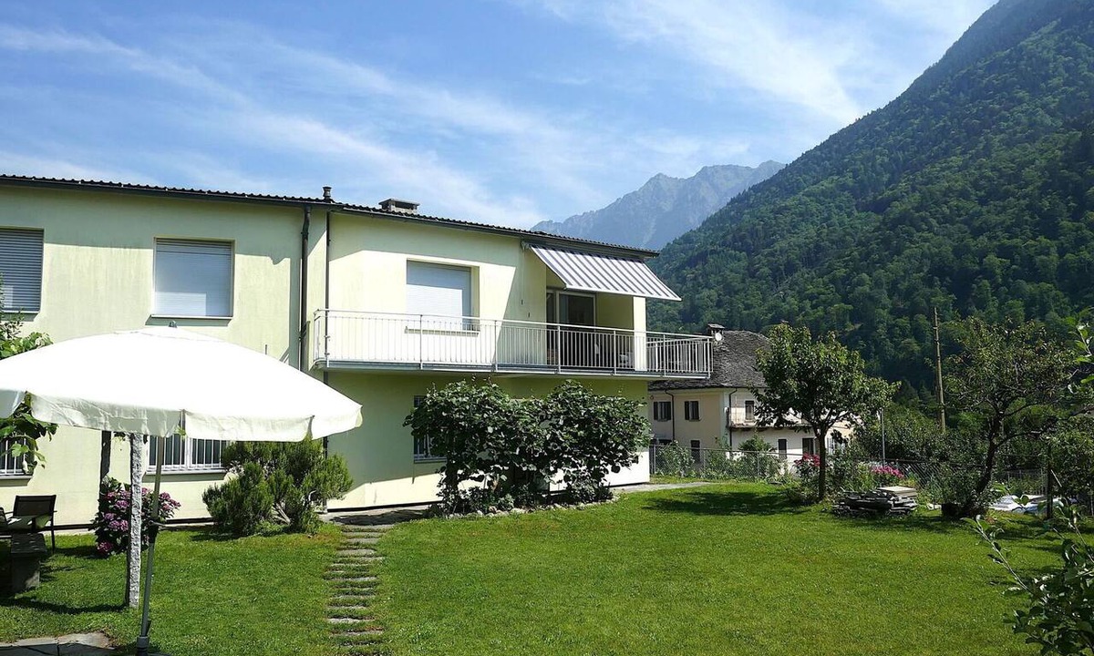 Acquarossa Apartment | Beautiful apartment for 4 guests with WIFI, hot tub, TV and patio