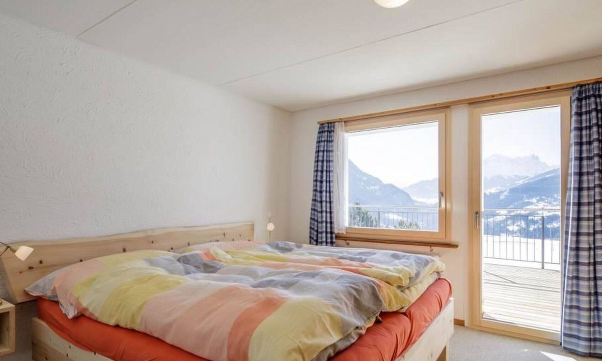 Grisons Apartment | Beautiful apartment for 10 guests with TV and balcony