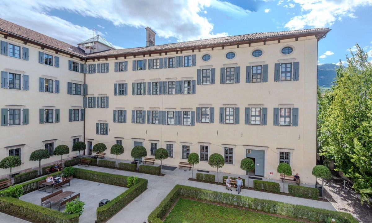 Trento Old Town Apartment | Beautiful apartment for 3 people with WIFI and TV