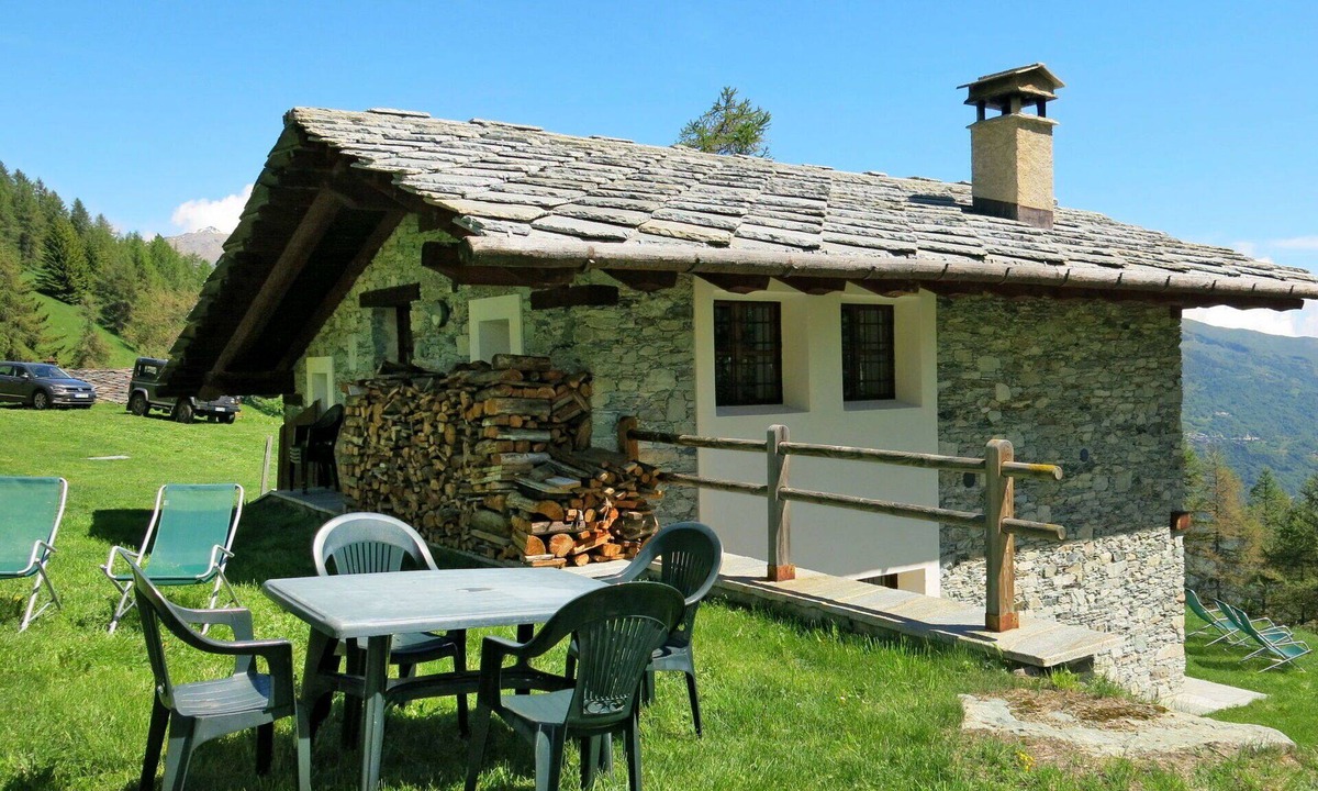 Sampeyre House | Beautiful private villa for 9 guests with TV and patio