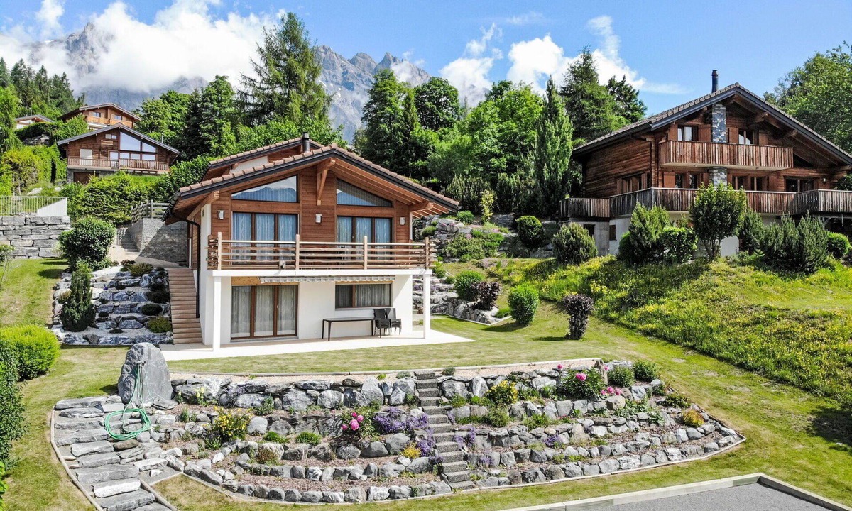 Ovronnaz House | Beautiful private villa for 10 guests with WIFI, TV, terrace, pets allowed and panoramic view