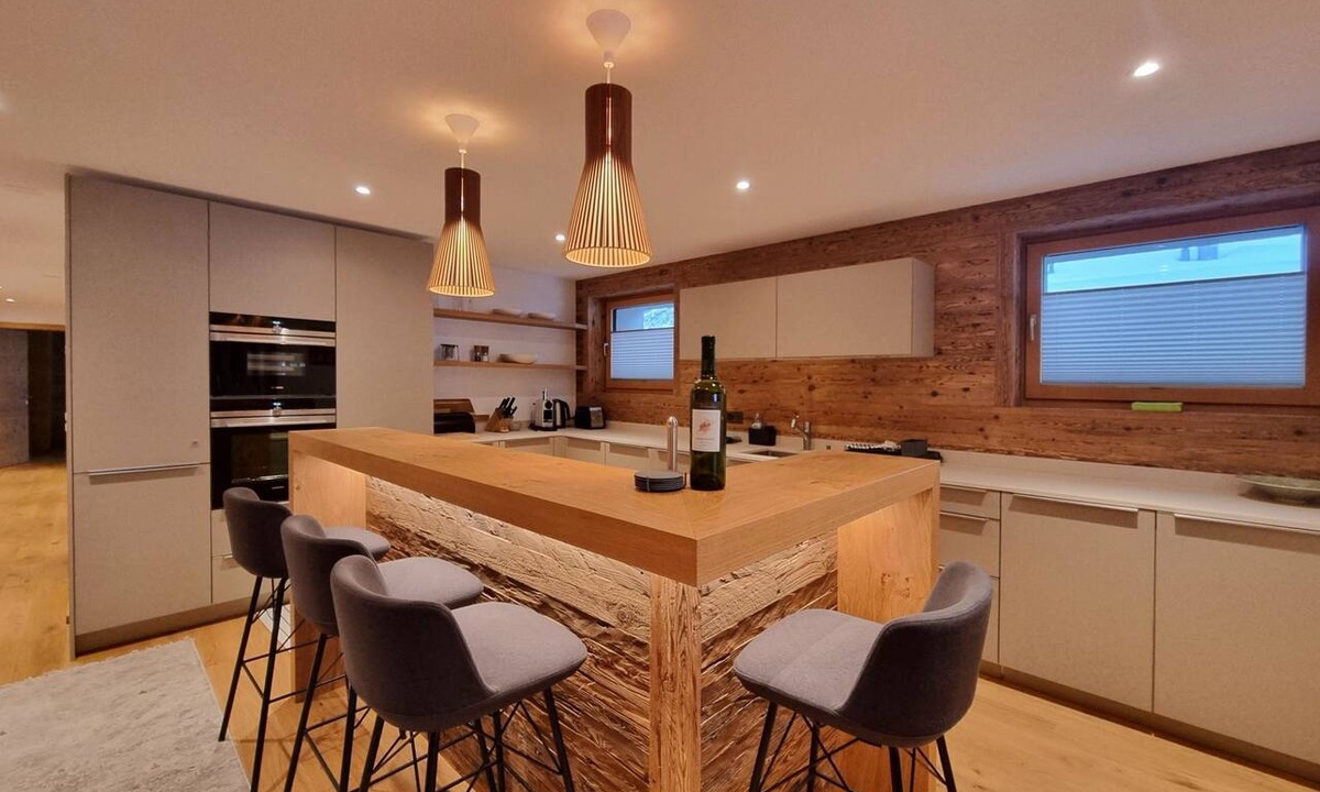 Saas-Fee Apartment | Berghof 2. OG Appartement/Fewo 8-Bettwohnung by Interhome