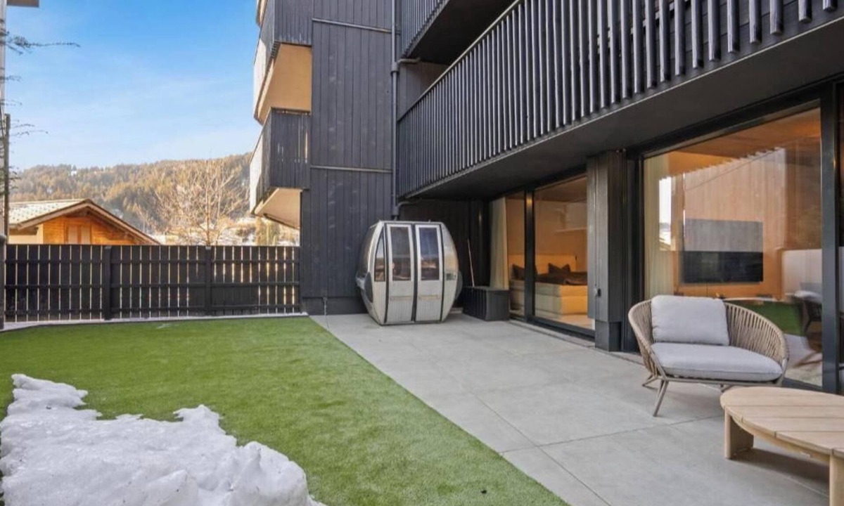 Laax Apartment | Black Summit Boutique Resort Laax ; Holiday apartment NAGENS