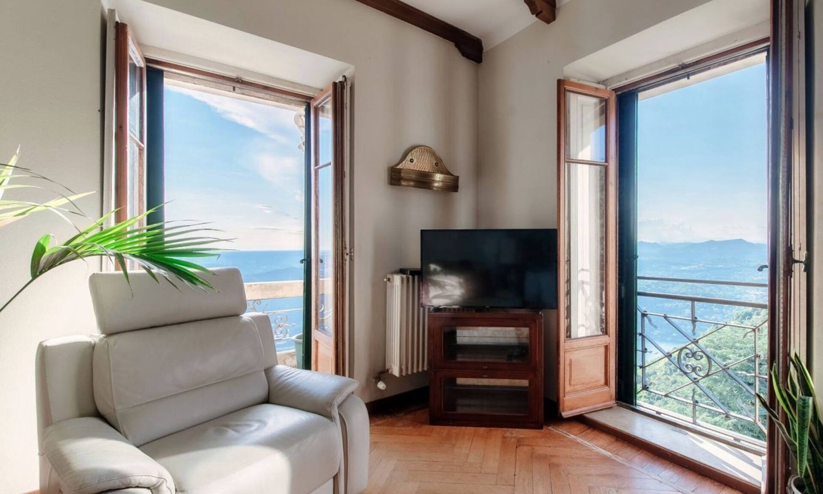 Brunate Apartment | Breathtaking View over Como (Almost Paradise)