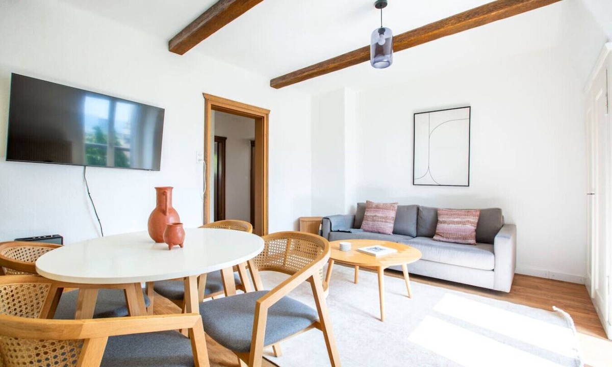 Wipkingen Apartment | Bright 3-BR in Wipkingen — rooftop views, free parking & garden