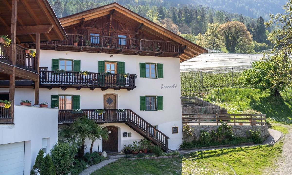 Schenna Apartment | Brunjaunhof Apartment with Mountain View, Private Terrace, and Shared Garden