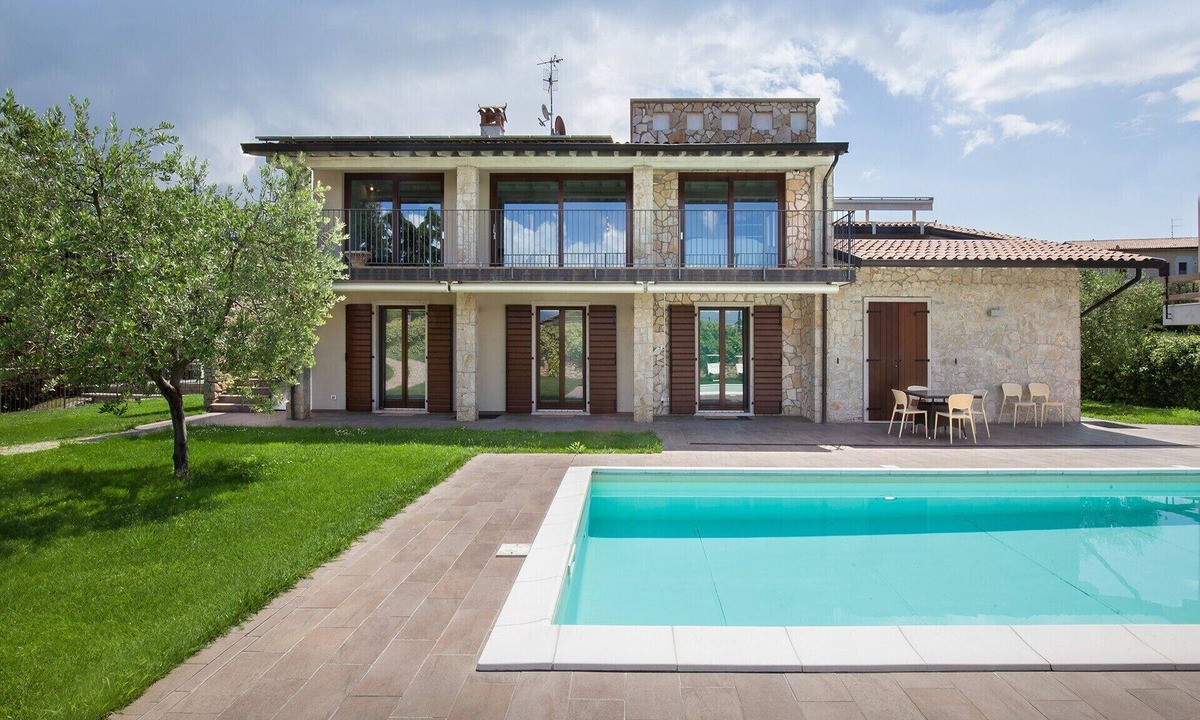Torri del Benaco House | Ca' Bosca: Exclusive Lakeview Villa with Private Pool and Rooftop in Albisano