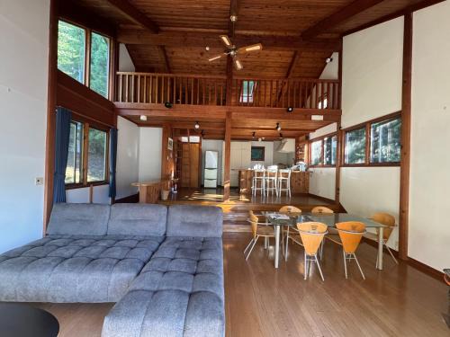 Fujikawaguchiko House | CabinC Private Fireplace, BBQ, Lake Saiko MtFuji