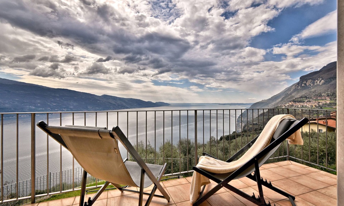 Oldesio Apartment | Casa Azzurro Lago by Theater Home - with marvellous lake view