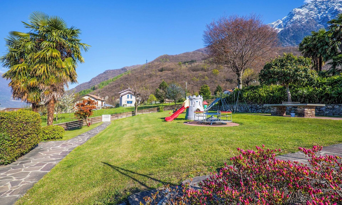 Colico Piano Apartment | Casa Bellavista No. A by Lago Reisen