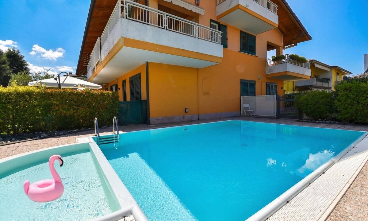Colombare Apartment | Casa Emma with Pool, Garden and Garage, Sirmione, Italy