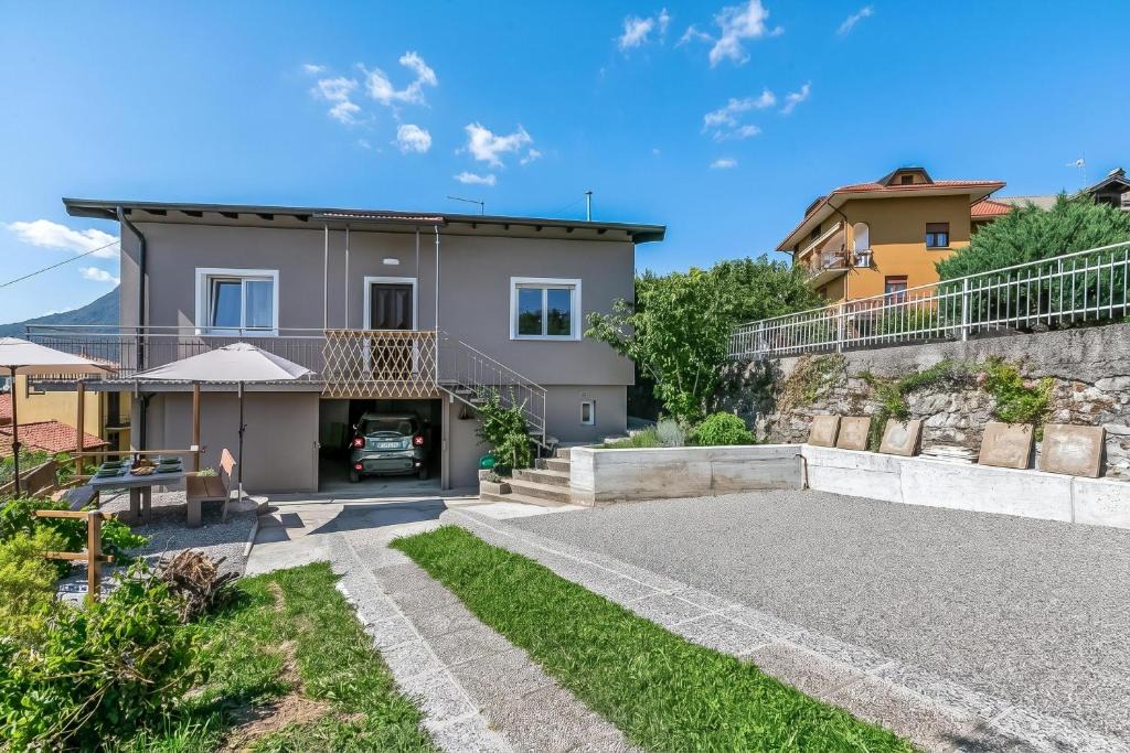 Gemonio Villa | Casa Tramonti: Mountain-View with Terrace Dining - Happy Rentals