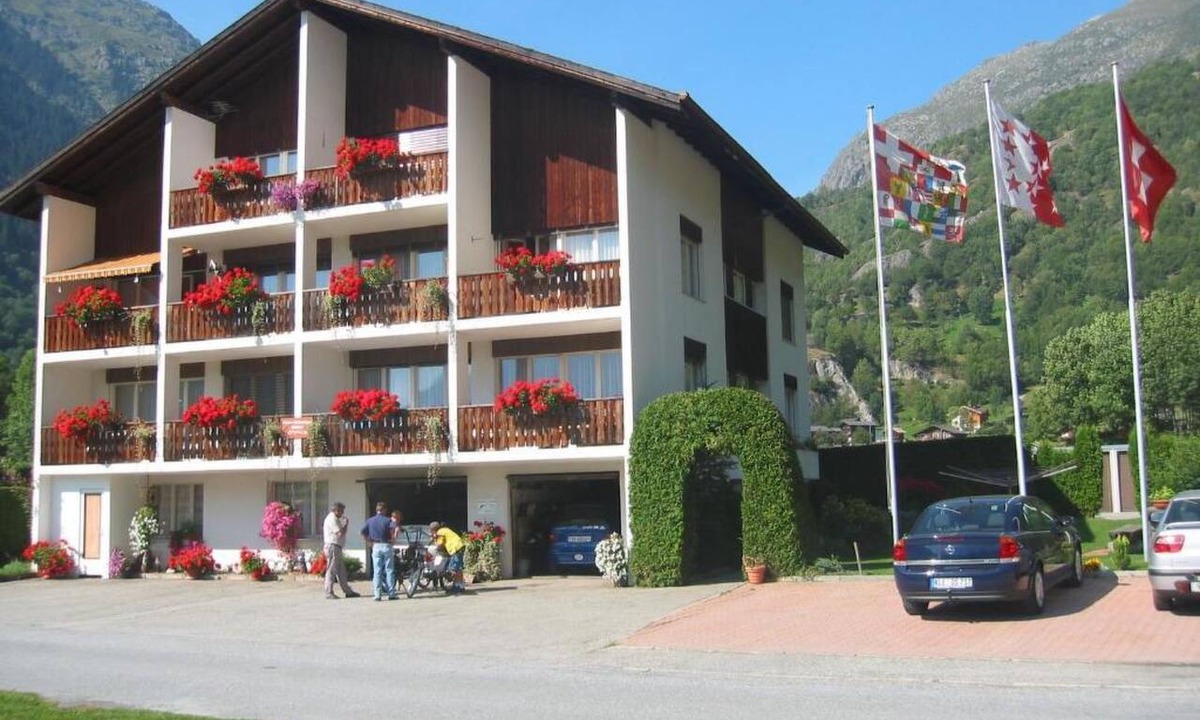 Reckingen Apartment | Casa Yolanda 2. OG Süd Appartement/Fewo, Dusche oder Bad, WC by Interhome