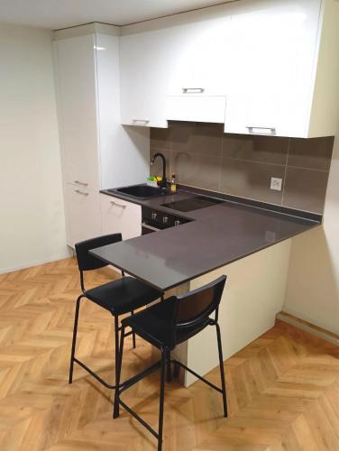 Brugg Apartment | Central Living Brugg - B & W Apartment