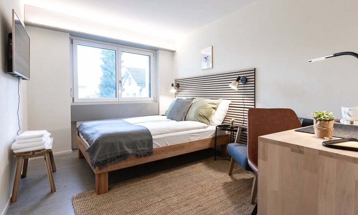 St. Gallen Apartment | Central St. Gallen Studio (brown): Fast WiFi & kitchen for shared use