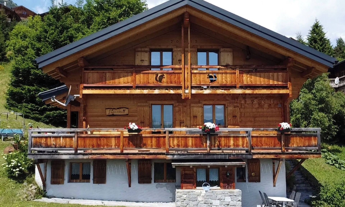 Champoussin Apartment | Chalet "Ecureuil" in den Portes du Soleil im Wallis by Interhome