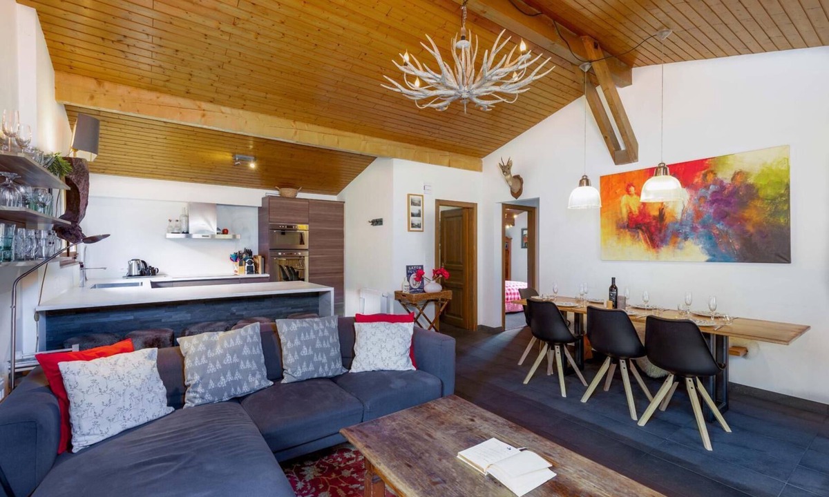 Riddes Ski Chalet | Chalet Nicolas - Five Bedroom Chalet, Sleeps 12
