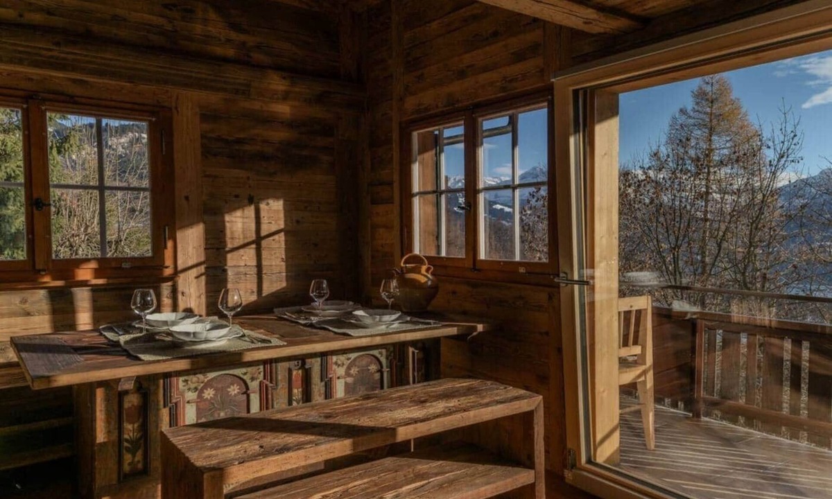 Bruenig House | Chalet with fireplace and sauna