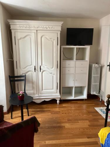 La Neuveville House | Chambre papillon avec accès terasse
