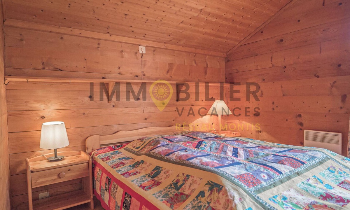 St. Luc Ski Chalet | Charmant chalet individuel situé dans le bas du village de St-Luc, idéal pour 4 à 6 personnes. Avec