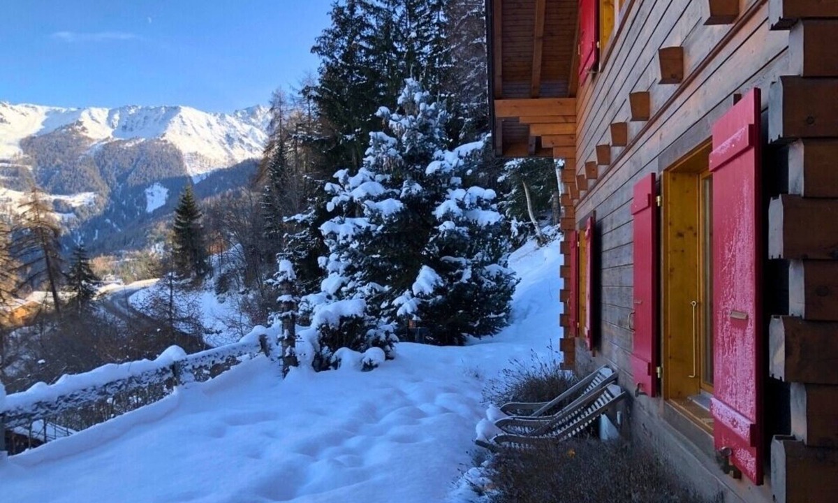 Mayens-de-Riddes House | Charming chalet on the edge of the forest in La Tzoumaz for 10 people