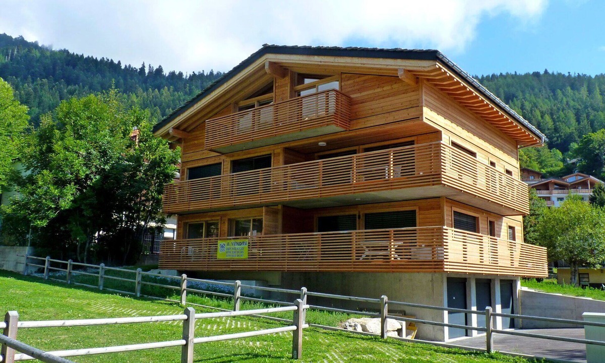 Leytron Apartment | Cosy apartment for 4 guests with WIFI, TV and balcony